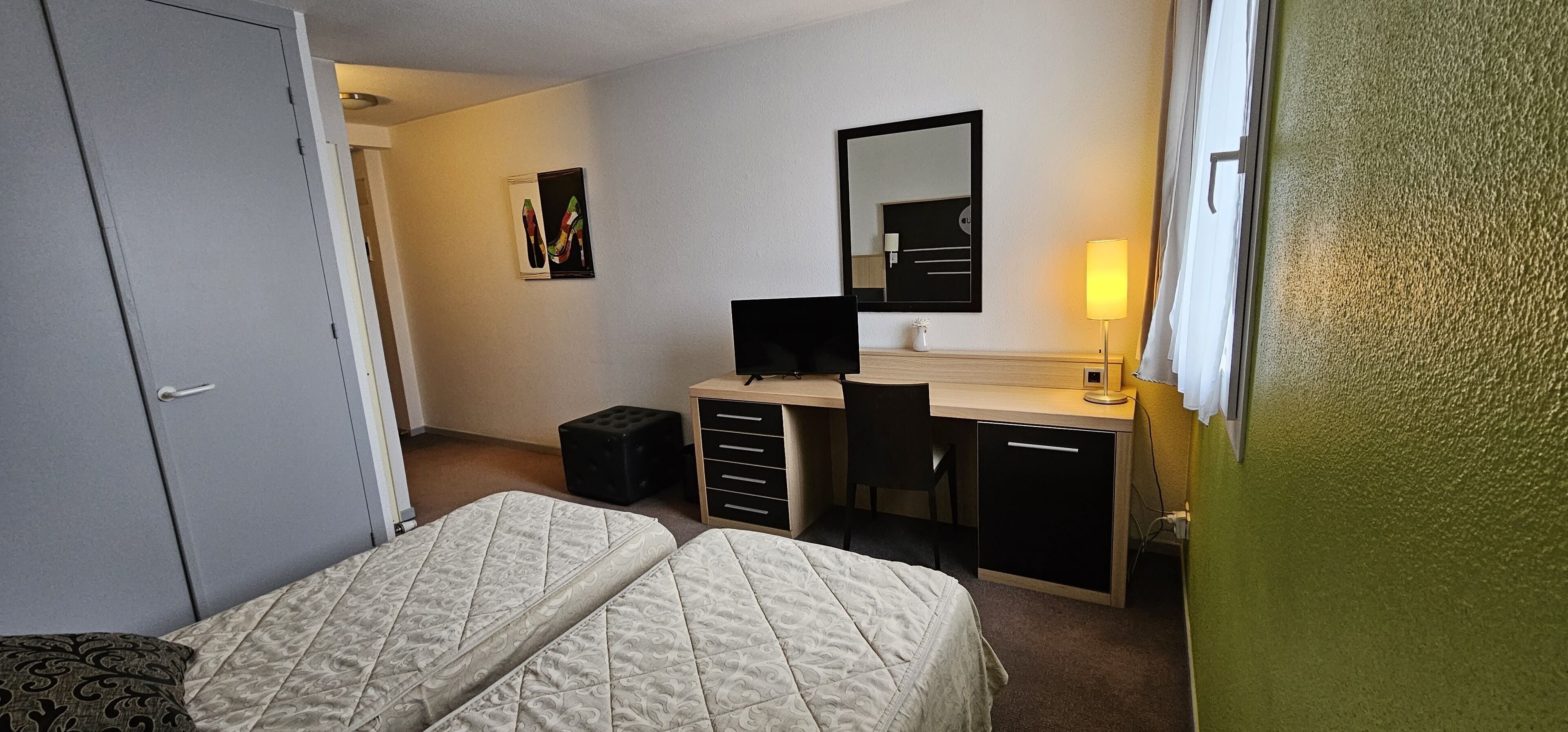 Coffres-forts dans les chambres, bureau, rideaux occultants