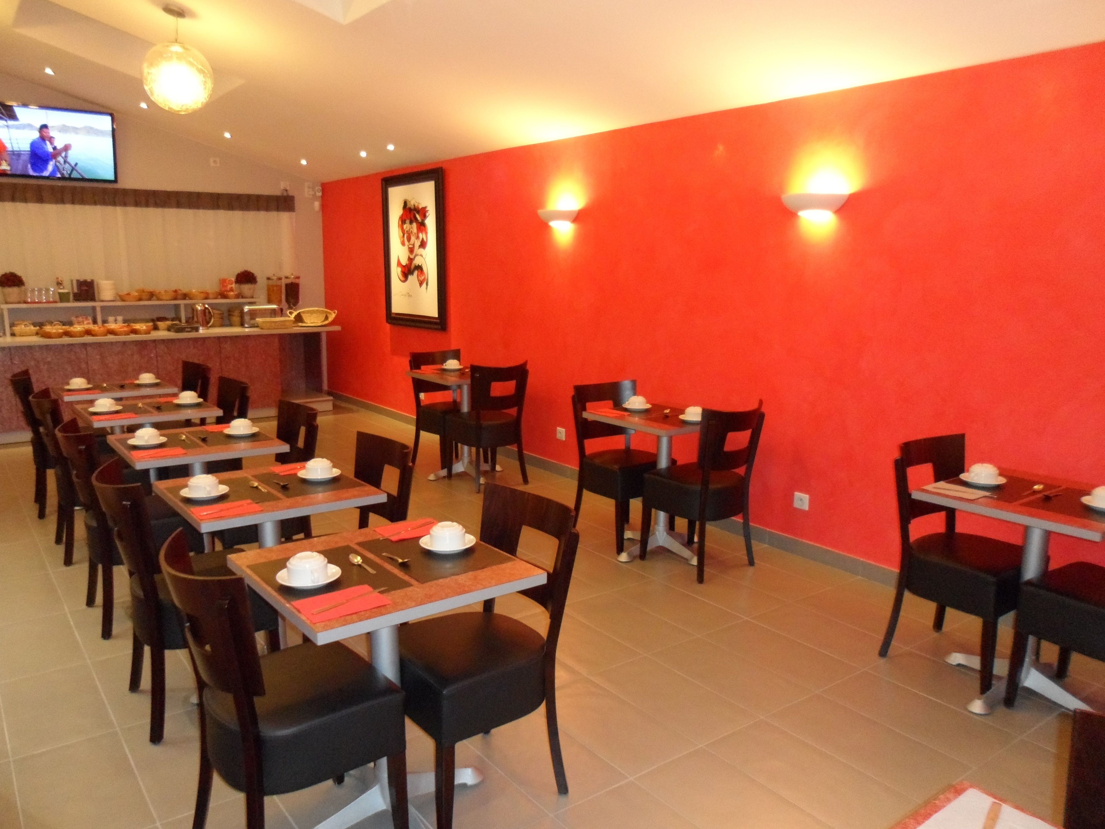 Buffet breakfast on weekdays (EUR 9.90 per person)