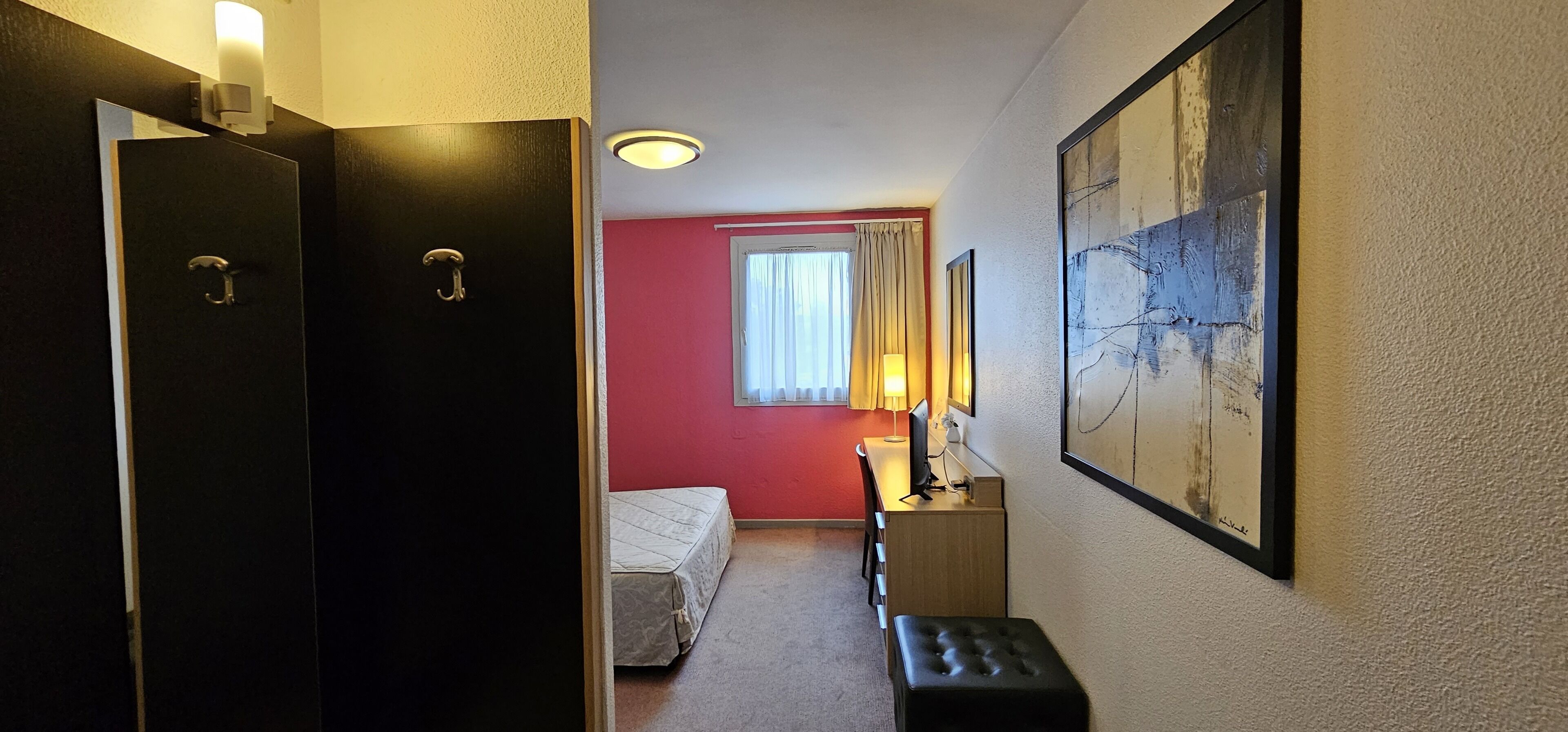 comfort double room | 1 bedroom, in-room safe, desk, blackout curtains