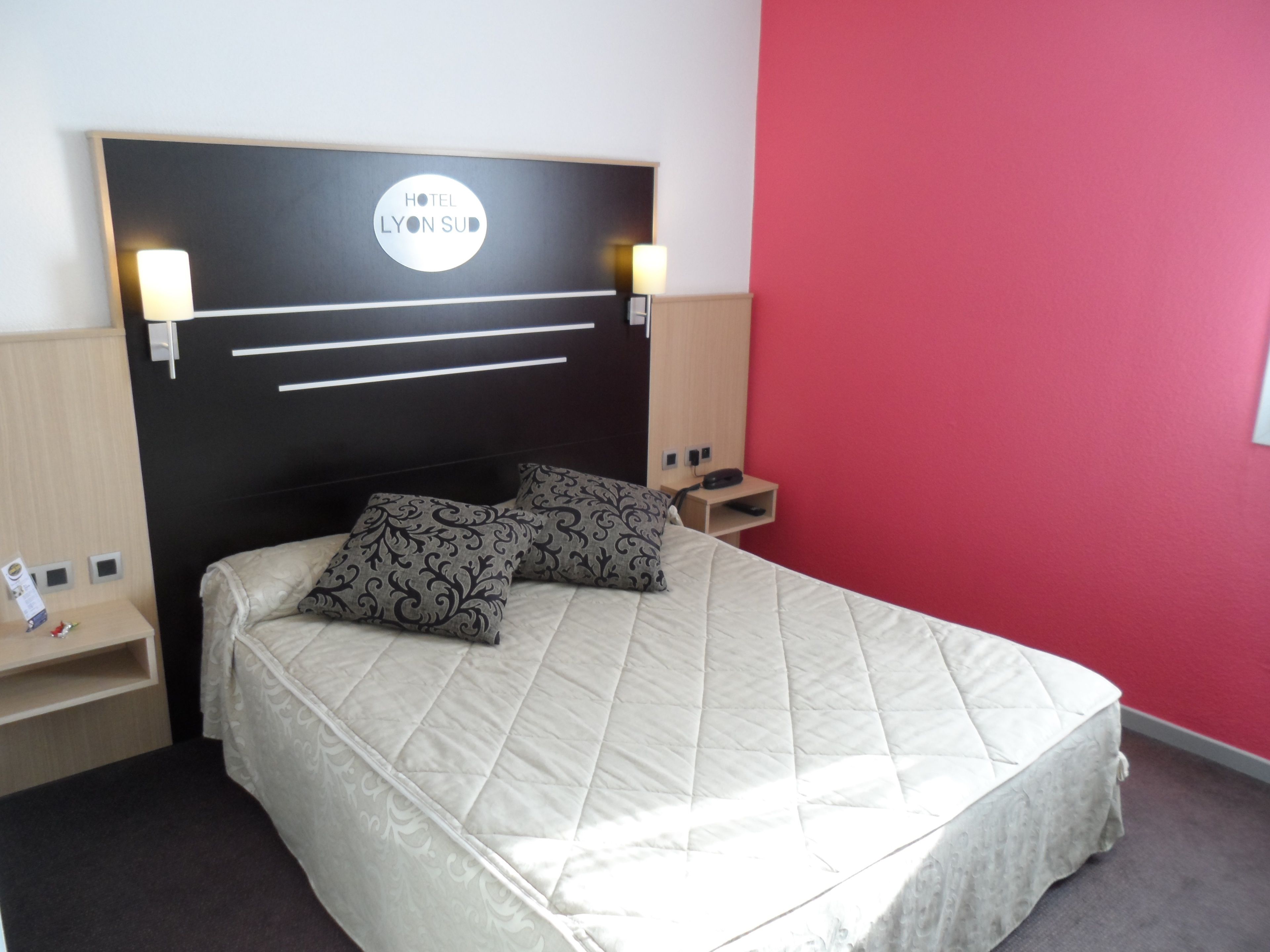 comfort double room | 1 bedroom, in-room safe, desk, blackout curtains