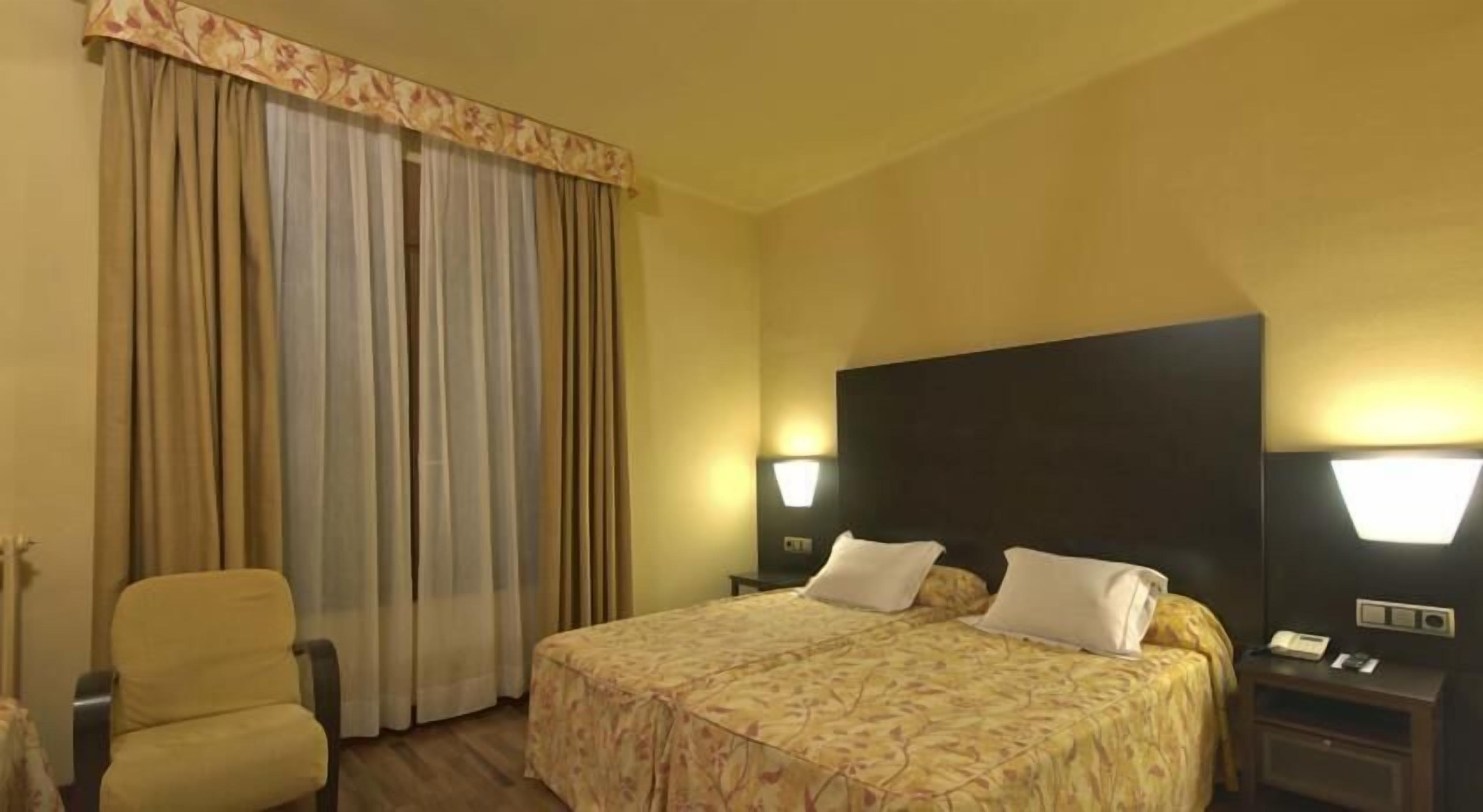 Minibar, in-room safe, free WiFi, bed sheets