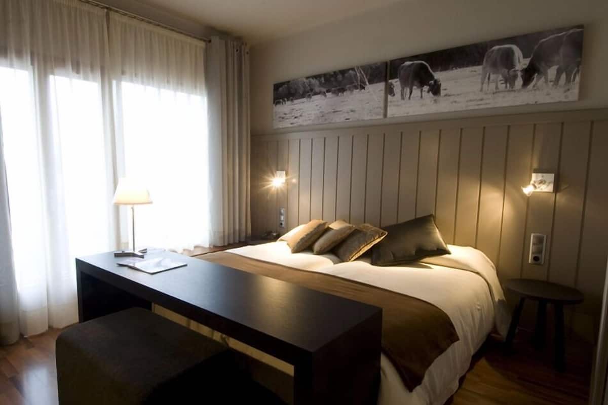 Herbergi með tvíbreiðu rúmi - verönd - útsýni yfir garð | 1 svefnherbergi, míníbar, öryggishólf í herbergi