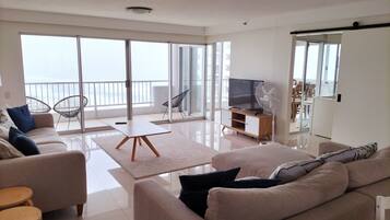 Superior Triple Room with Sea View | Living area | Smart TV, DVD player