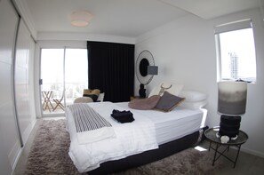 2 bedrooms, individually decorated, individually furnished - Marriner Views (Surfers Paradise)
