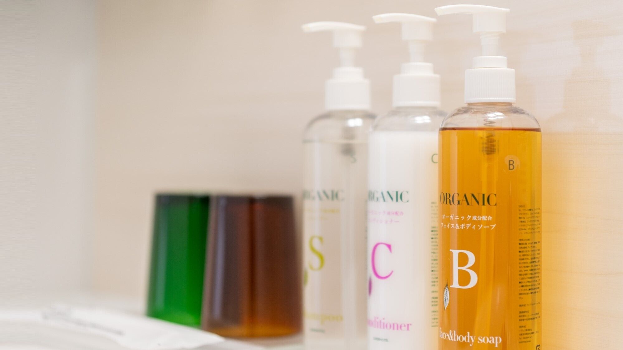 combined shower/bathtub, free toiletries, hair dryer, bathrobes