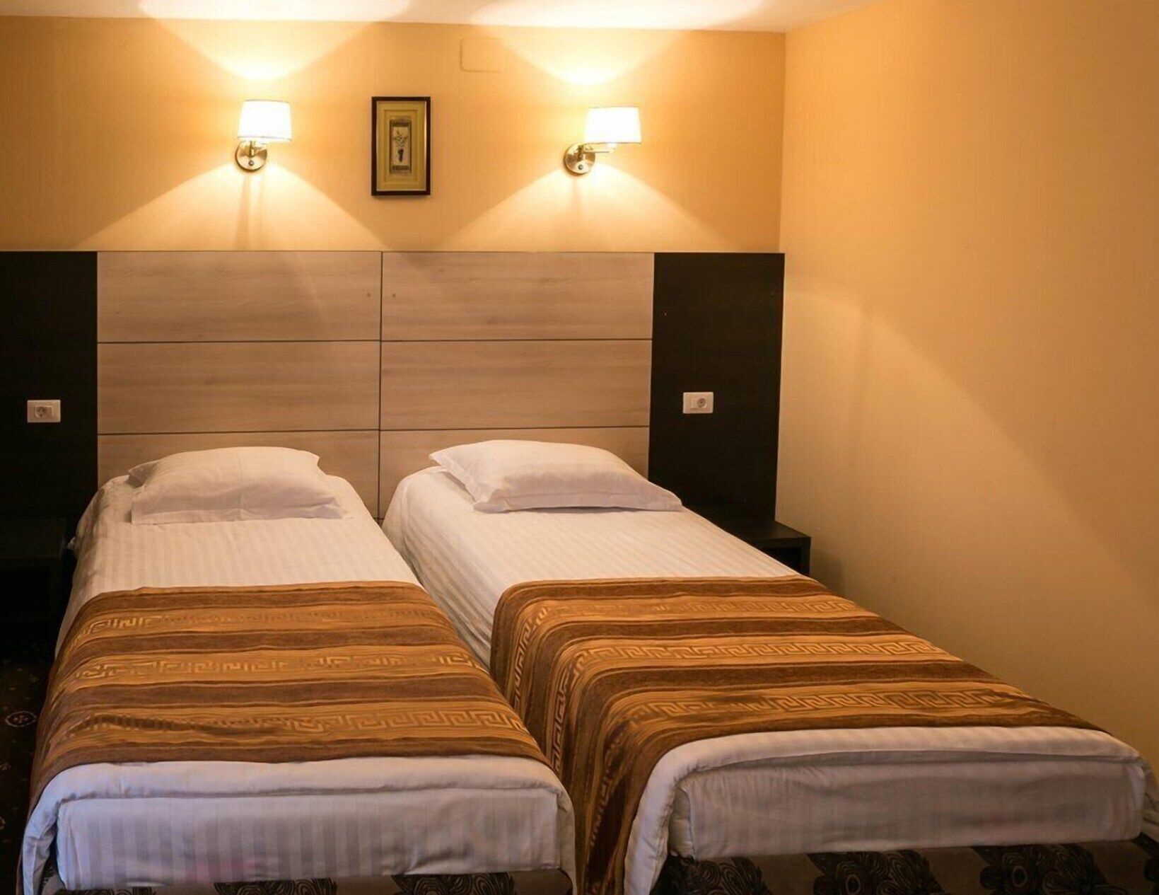 Minibar, in-room safe, desk, iron/ironing board