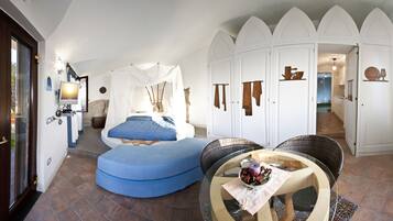 Klassieke suite, uitzicht op zee, bijgebouw | 2 slaapkamers, een minibar, een kluis op de kamer