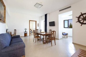 Dreibettzimmer, Annex | Minibar, Zimmersafe, individuell dekoriert, individuell eingerichtet