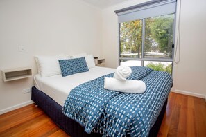 Vila, 2 quartos, vista para o rio | Ferros/tábuas de passar roupa, Wi-Fi, roupa de cama