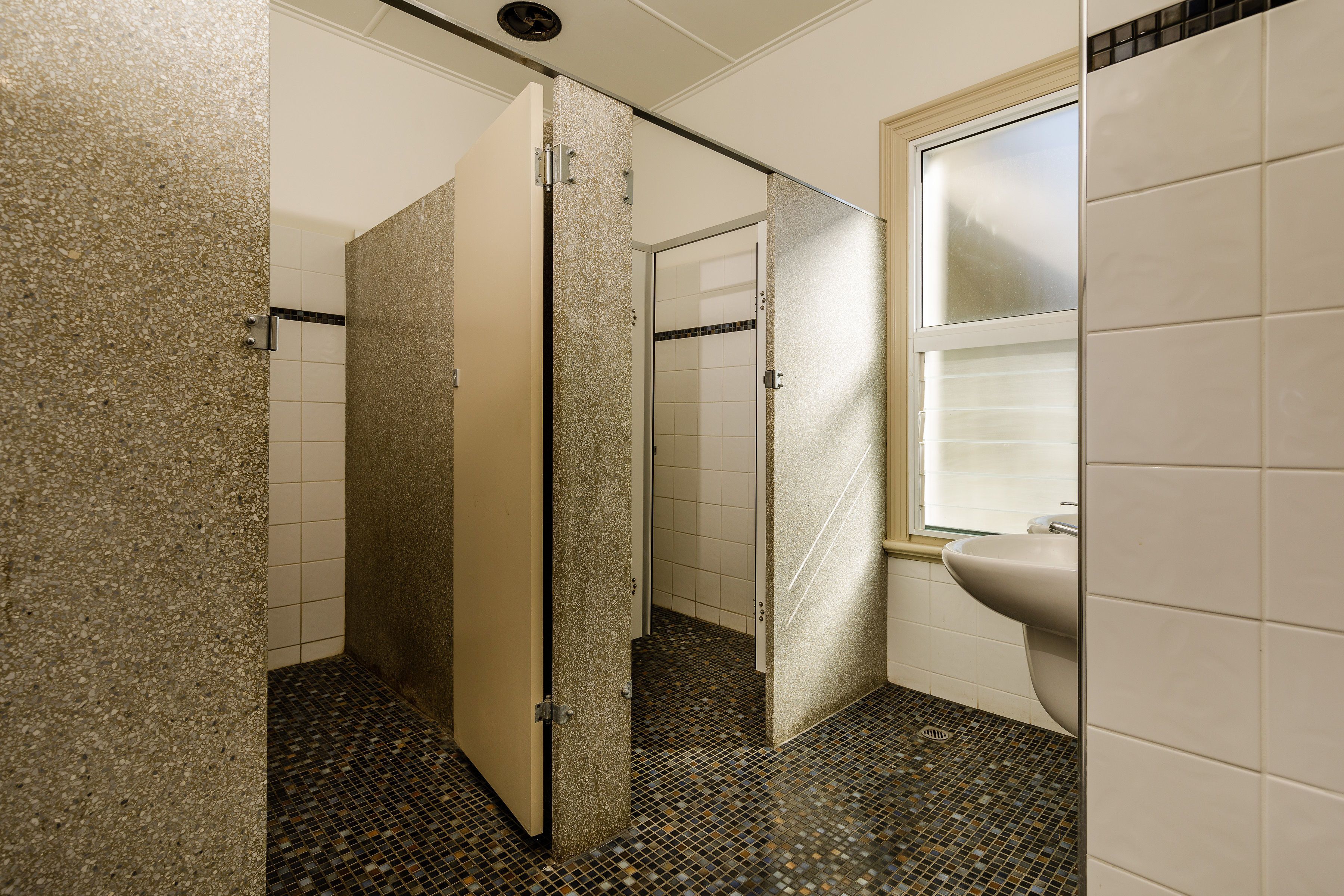 free toiletries, towels