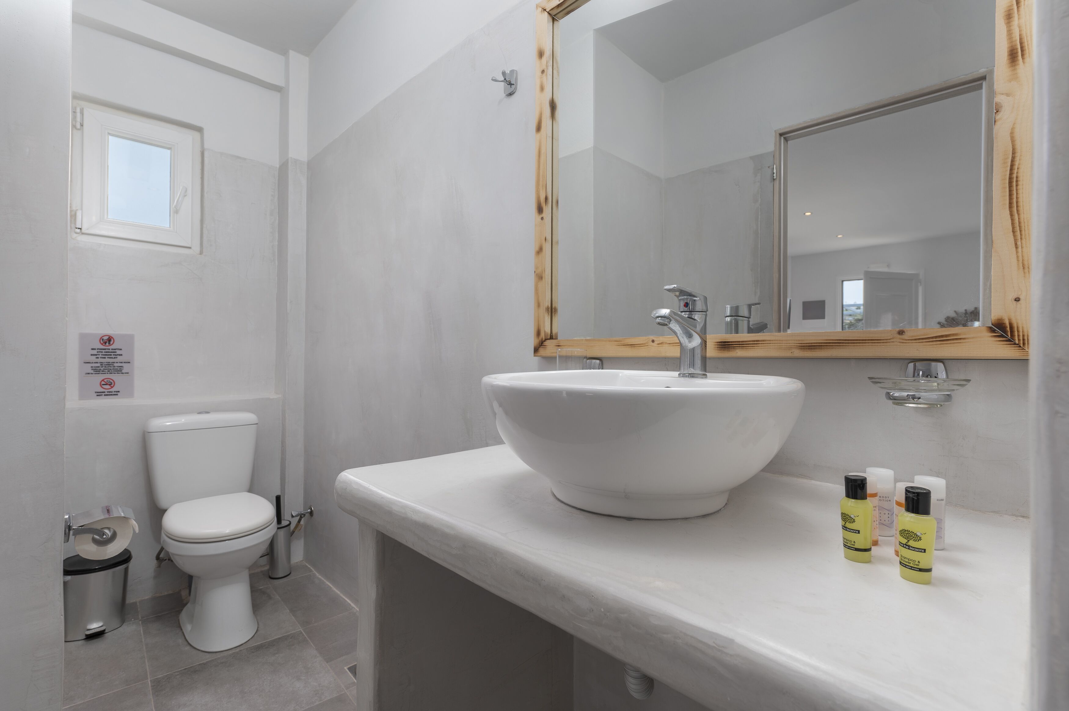 Photo - Gizis Exclusive