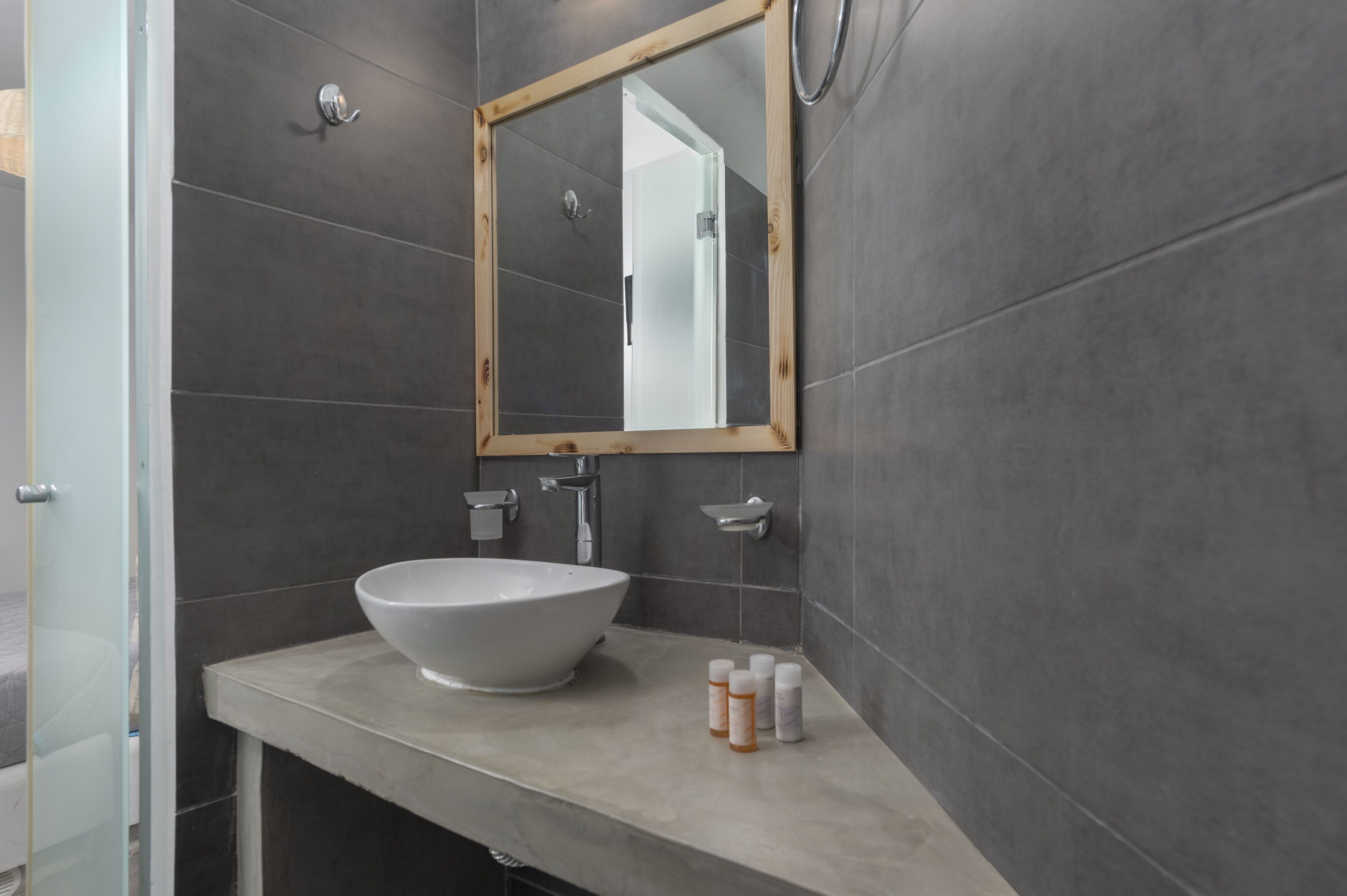 Photo - Gizis Exclusive