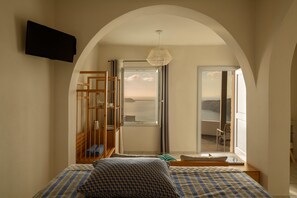 Junior Suite, 1 Bedroom, Hot Tub, Sea View | Hypo-allergenic bedding, in-room safe, blackout drapes, soundproofing - Gizis Exclusive (Santorini)