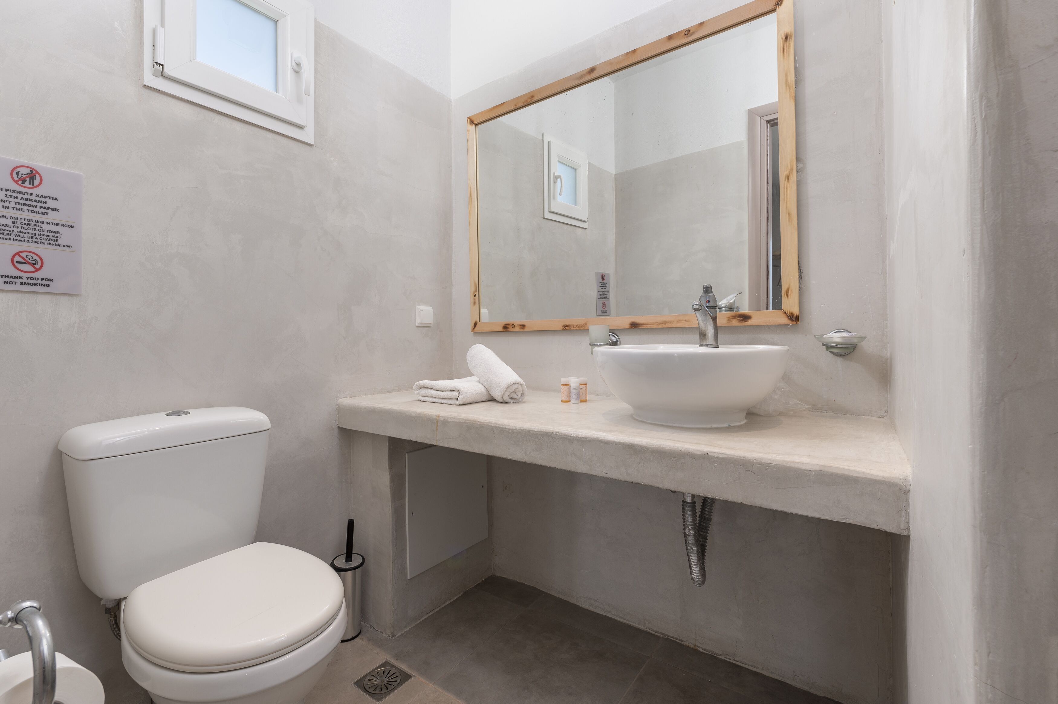 Photo - Gizis Exclusive