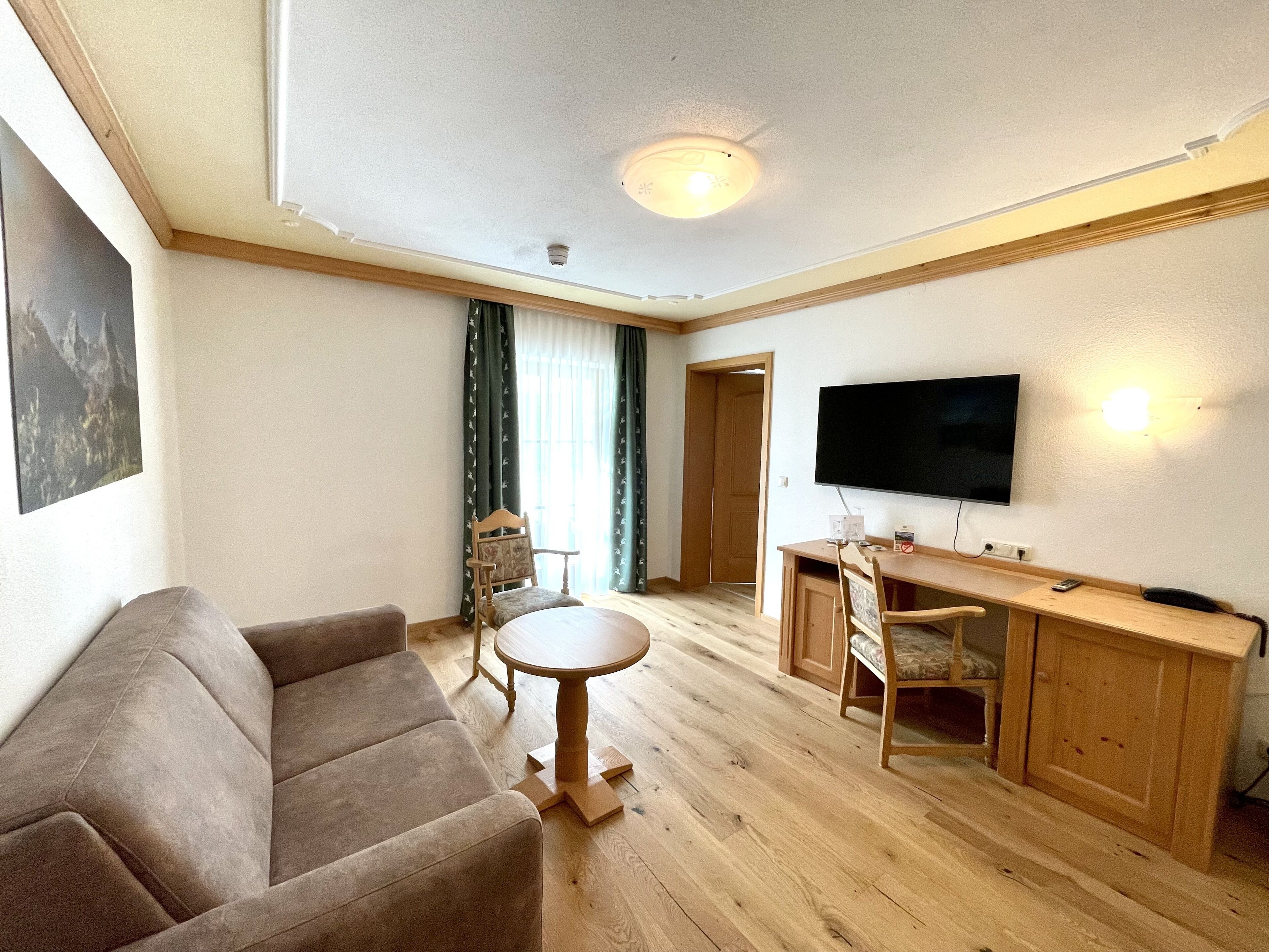 classic suite | living area | flat-screen tv
