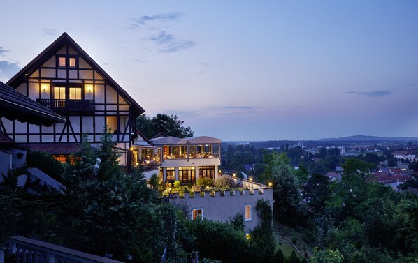 Façade de l’hébergement - soirée/nuit