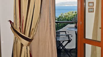 Superior Studio Suite, Beach View | Water view