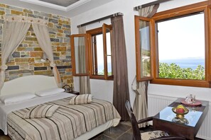 Standard Room, Sea View | Living area