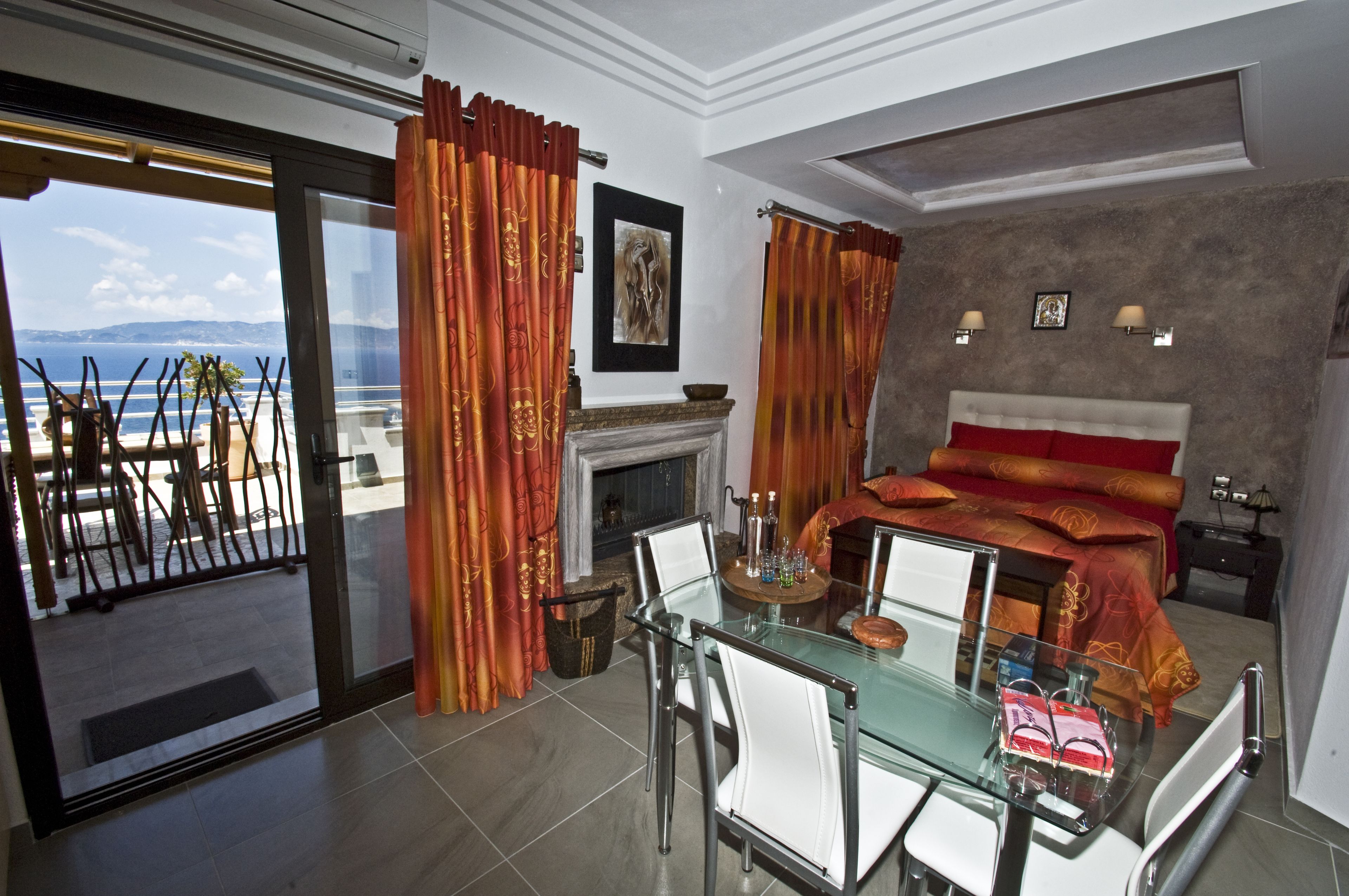 superior studio (double), 1 queen bed, beach view | in-room dining