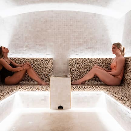 Badstue, boblebad, dampbad, kroppsbehandlinger og kroppsskrubb