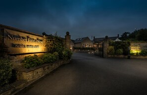 Exterior - Number Four at Stow (Cheltenham)