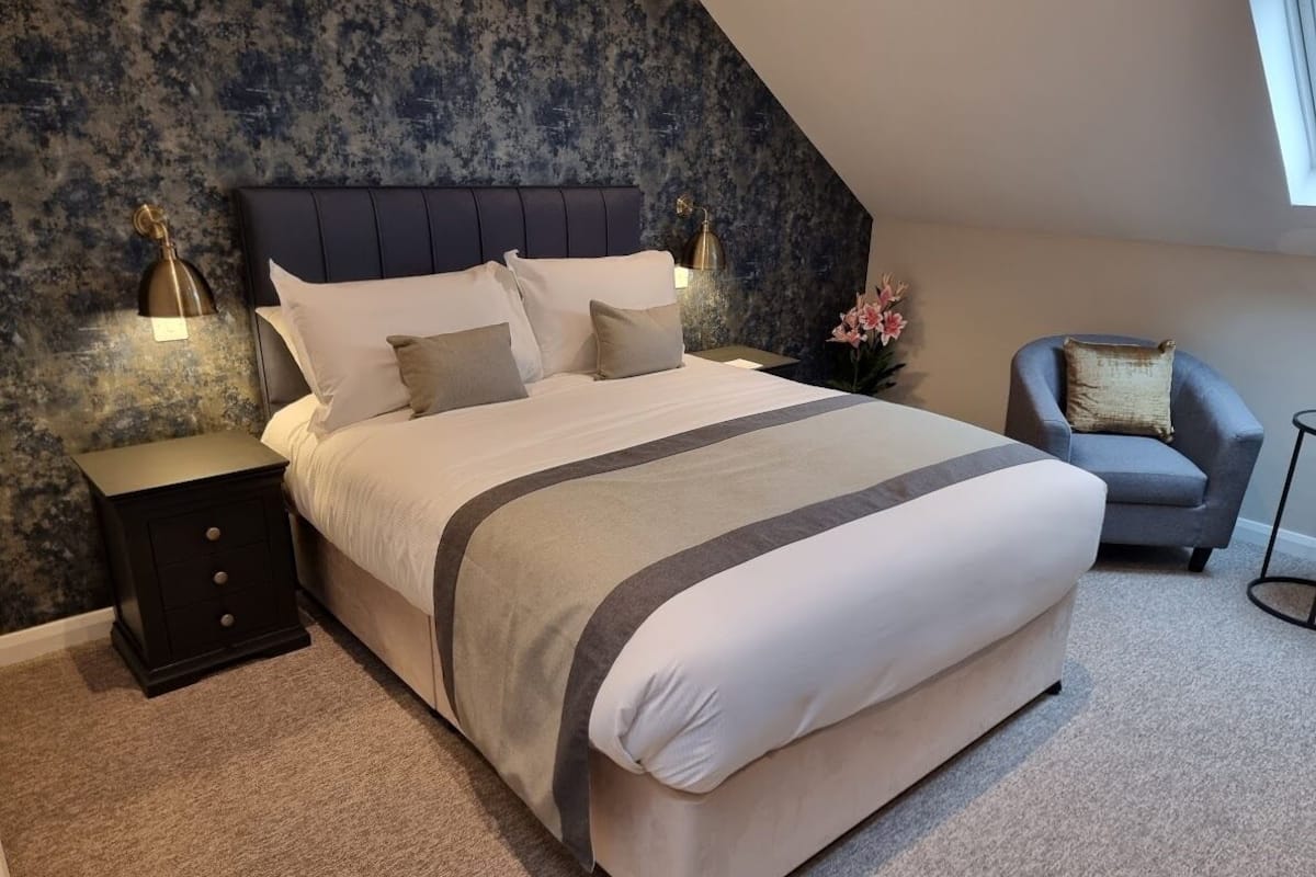 Executive Double Room, 1 Bedroom | Desk, iron/ironing board, free WiFi, bed sheets