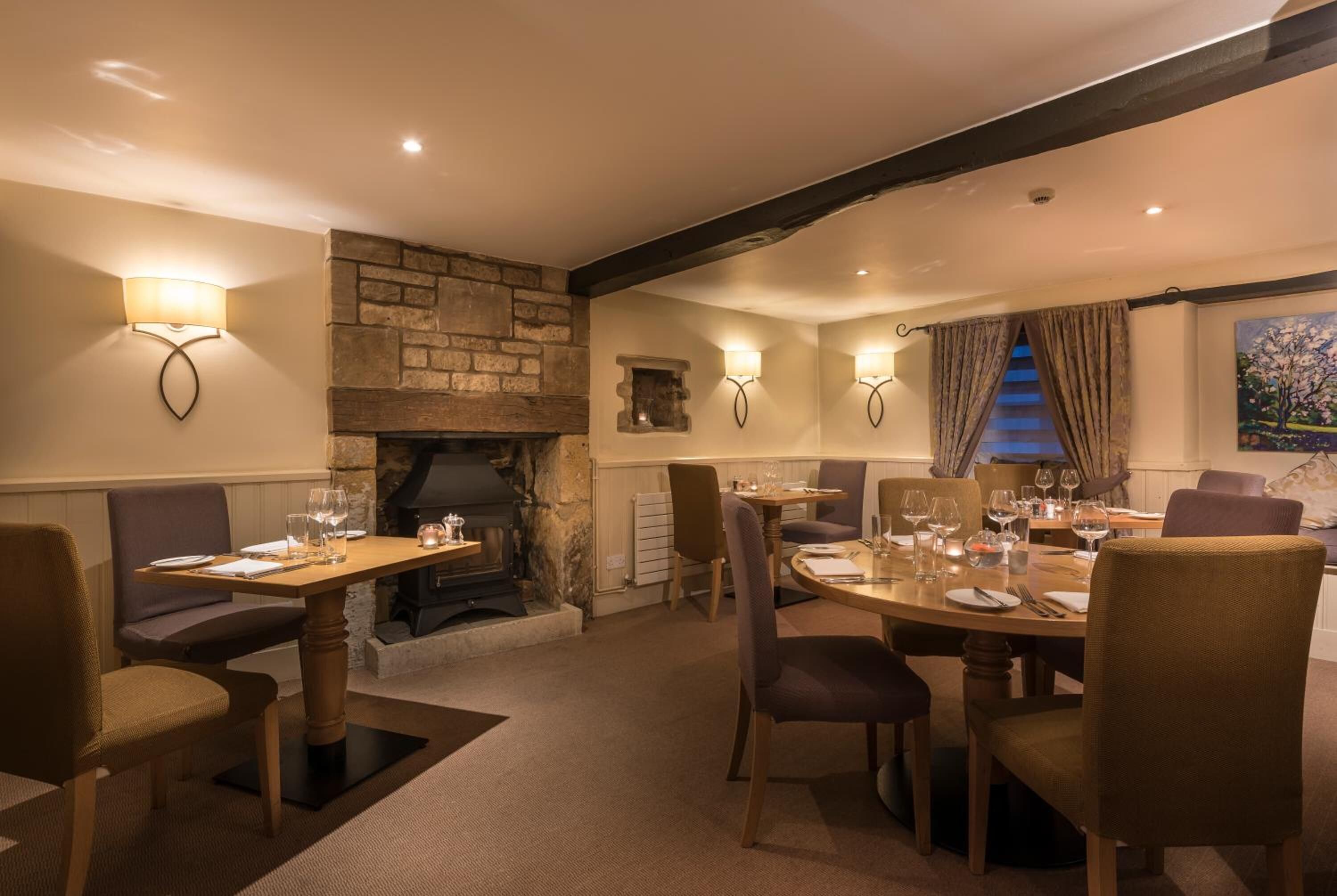 breakfast, lunch and dinner served