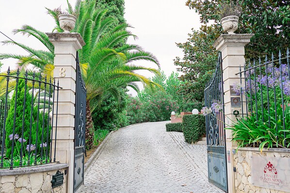 Property entrance - Challet Fonte Nova (Alcobaça)