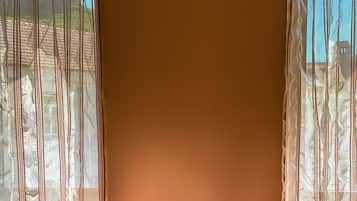 雙床房 | 客房內保險箱、書桌、遮光布/窗簾、免費無線上網