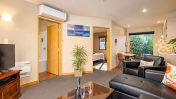 Habitación Deluxe, 1 habitación (One Bedroom Spa Suite) | Sábanas de algodón egipcio, ropa de cama de alta calidad y edredón