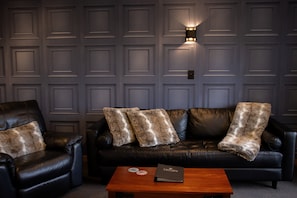 One Bedroom Spa Suite | Bathroom