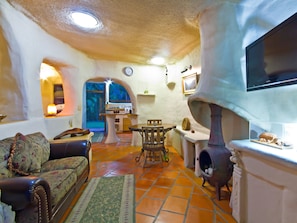 Standard Suite, 1 Bedroom, Kitchen (Earth Lodge) | Living room