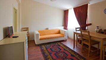 Deluxe Suite | Living room | LCD TV