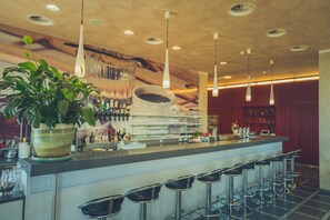 Bar (trong khuôn viên)