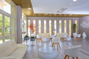 ロビー応接スペース