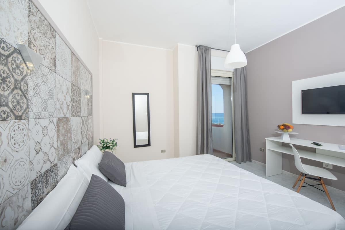 1 bedroom, in-room safe, desk, WiFi