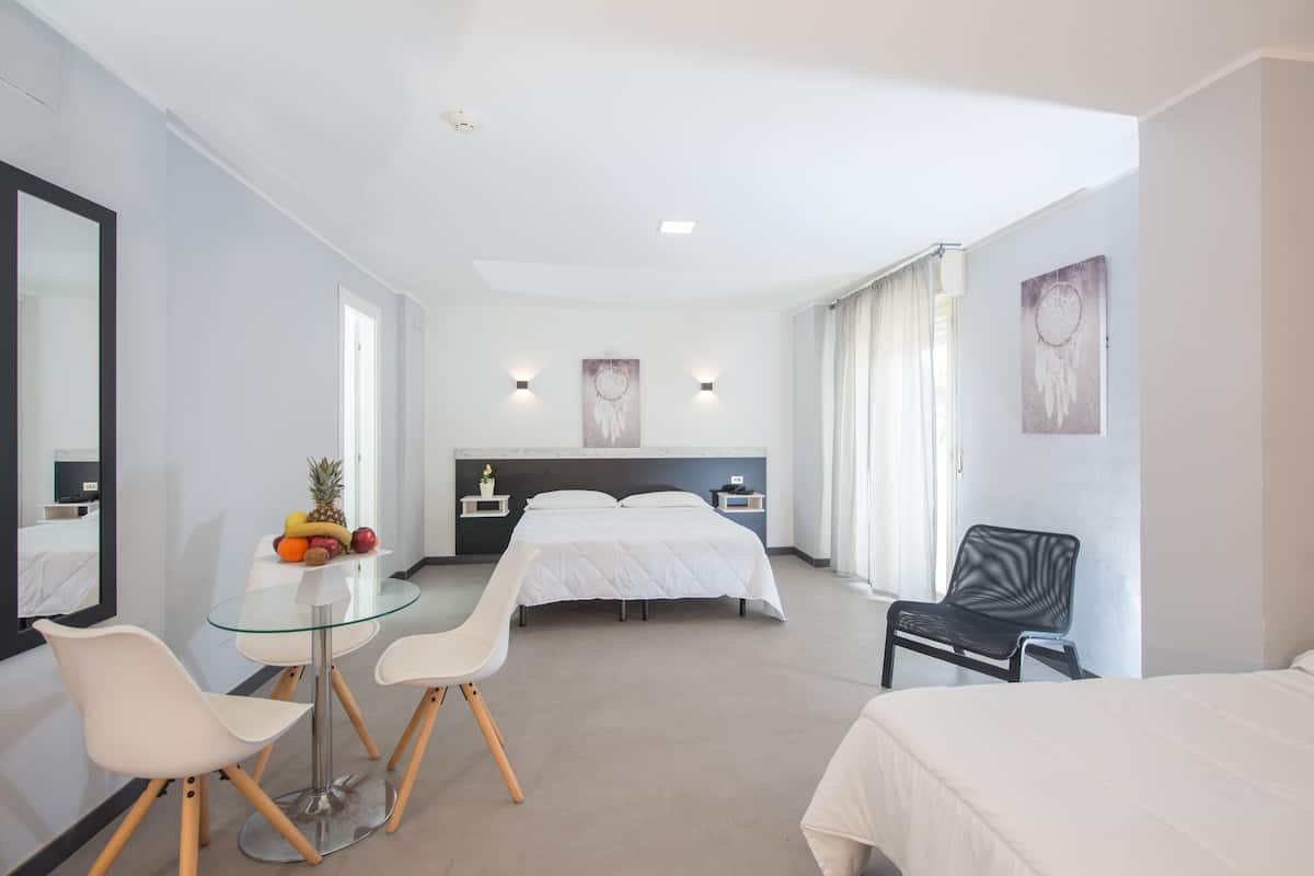 1 bedroom, in-room safe, desk, WiFi