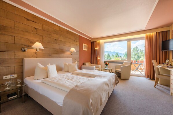 Basic Double Room (Alpspitz 22 to 25 sqm) | Minibar, in-room safe, desk, free WiFi