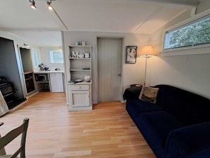 Economy Cottage | Living area - Gunyah Country Estate (Windwhistle)