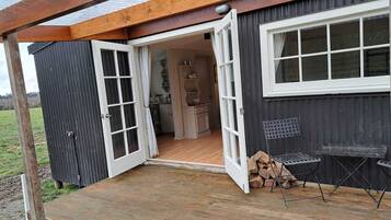 Economy Cottage | Terrace/patio