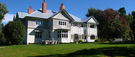 Fachada de la propiedad