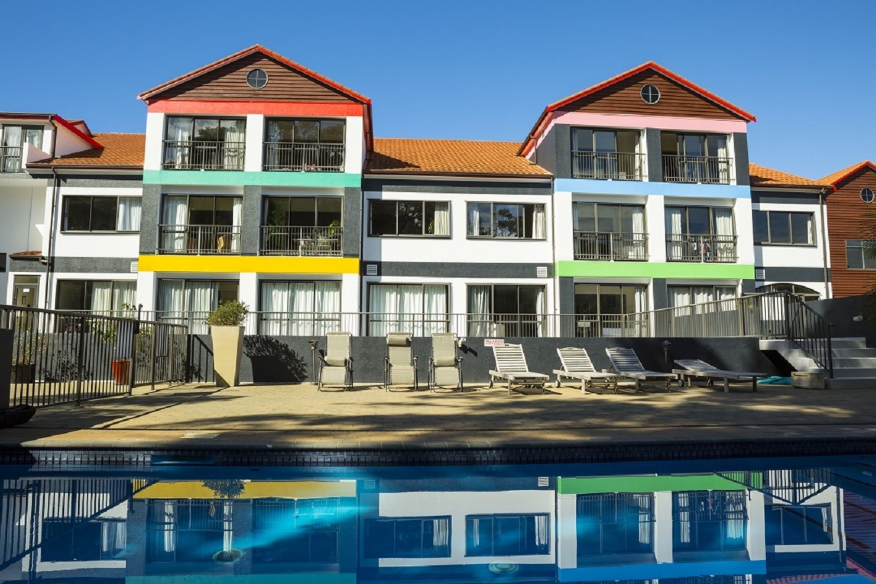 outdoor pool, open 8:00 am to 10:00 pm, pool loungers