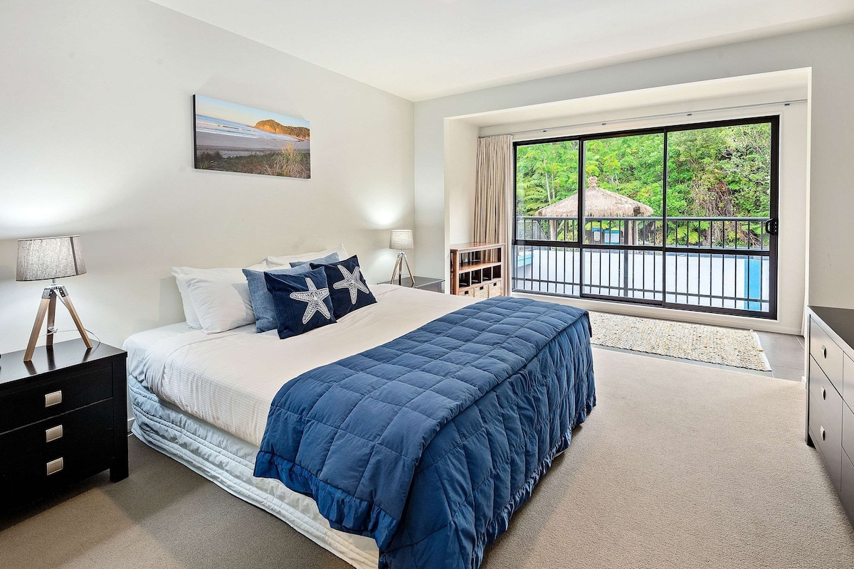 Blackout curtains, iron/ironing board, free cots/infant beds, free WiFi