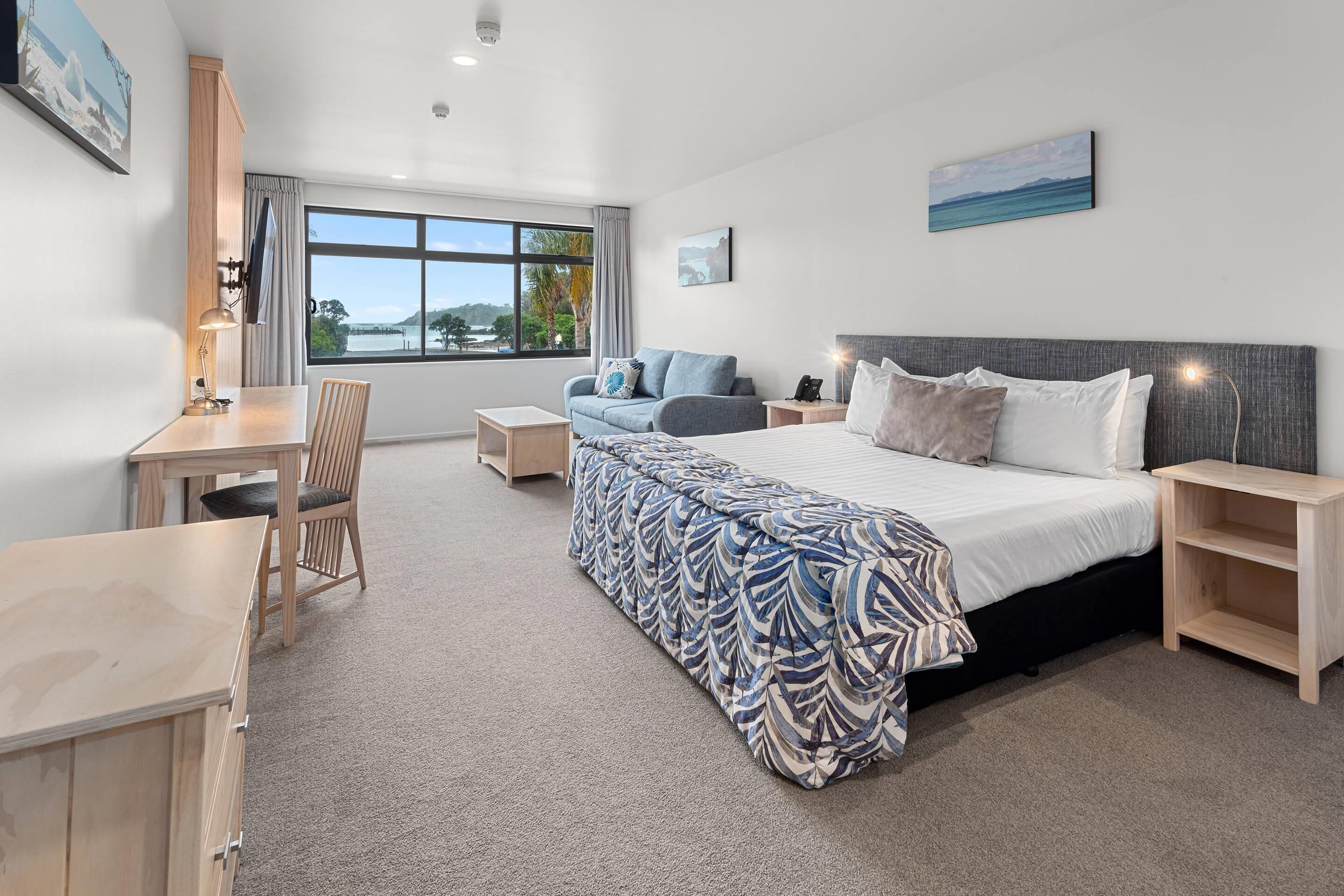 Deluxe Room, 1 King Bed with Sofa bed, Non Smoking