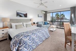 Deluxe Marina with balcony, Non Smoking | Individually decorated, blackout drapes, iron/ironing board - Quality Hotel Oceans Tutukaka (Tutukaka)