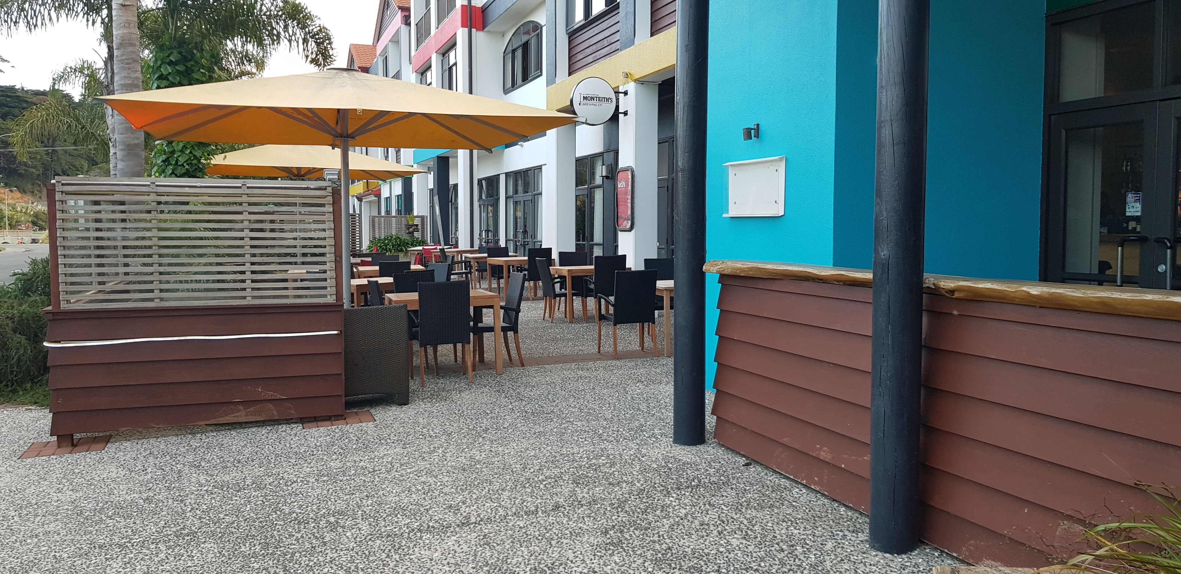 breakfast, lunch, dinner served; sea views