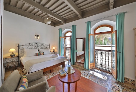 Superior Double or Twin Room, Private Bathroom (Vue Ville/Patio)