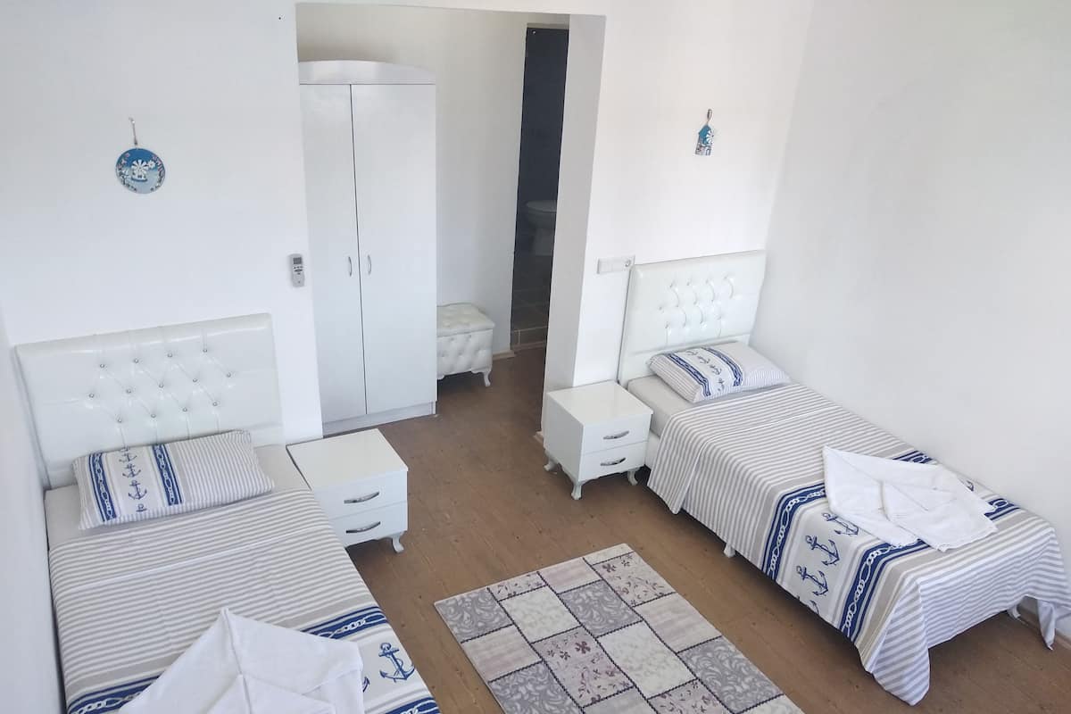Standard-Zweibettzimmer, 2Â Einzelbetten, Meerblick, zum Innenhof hin