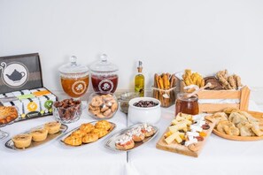 Tägliches Frühstücksbuffet gegen Gebühr