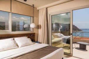 Deluxe Penthouse Suite | Panoramic Sea View & Outdoor Hot Tub | Μίνι μπαρ, χρηματοκιβώτιο στο δωμάτιο, γραφείο, ηχομόνωση 